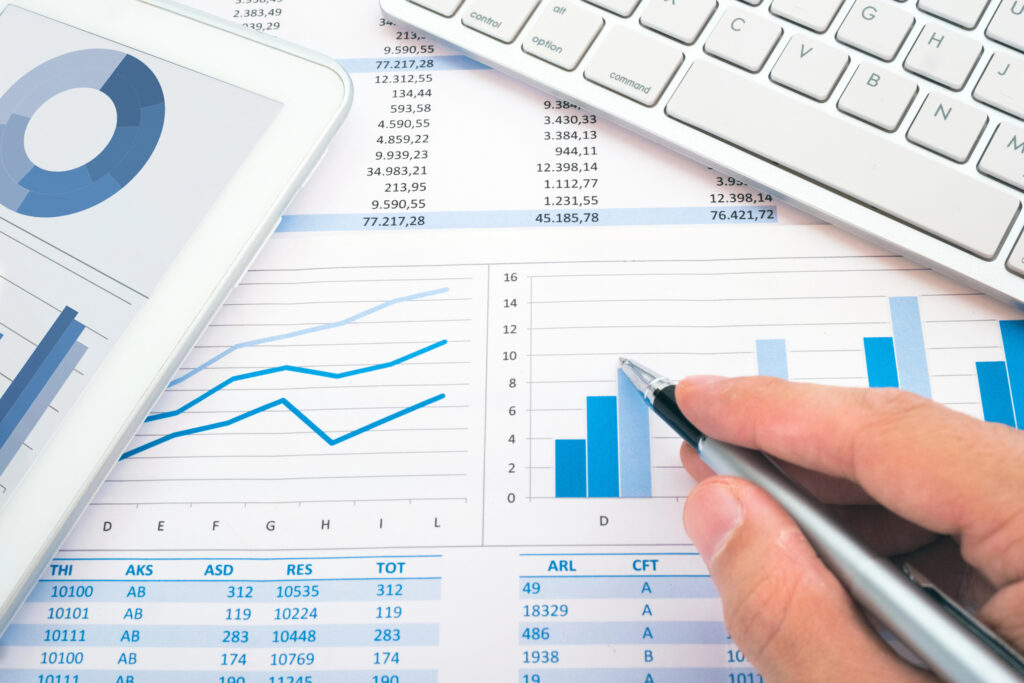 A man writing on a graph to showcase traffic growth from CPA and financial services SEO.